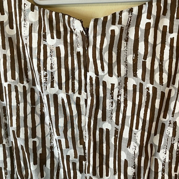 Bobbie Bee Women sleeveless Brown and White abstract dress. Size 12p - Picture 4 of 13